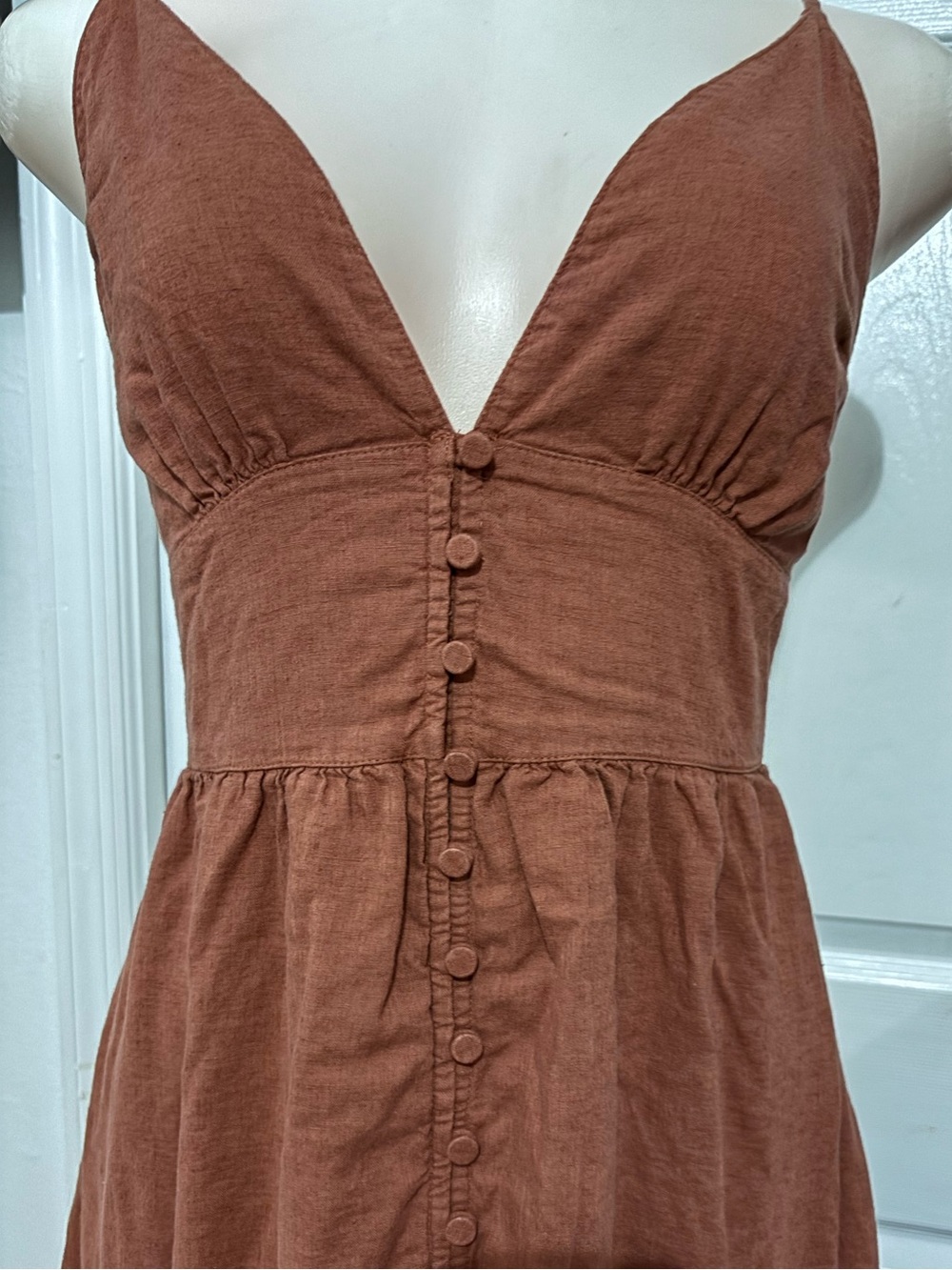 Abercrombie & Fitch Rust Tiered Deep V Maxi Dress - Picture 5 of 10
